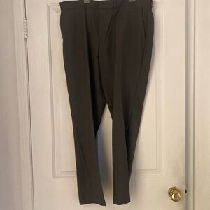HAGGAR DRESS PANTS IN GRAY 36 30
